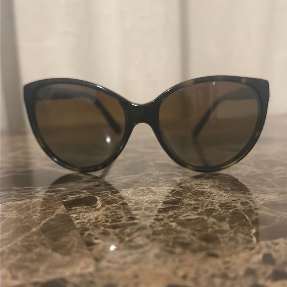 D&G Black Sunglasses Oversized Cat-Eye Design